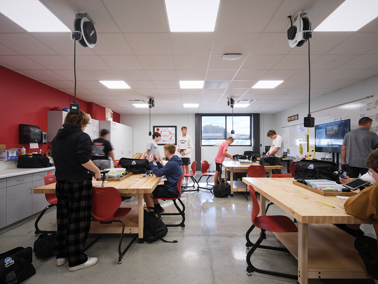 Flexible CTE classroom environment that encourages collaboration, discussion, and hands-on learning.