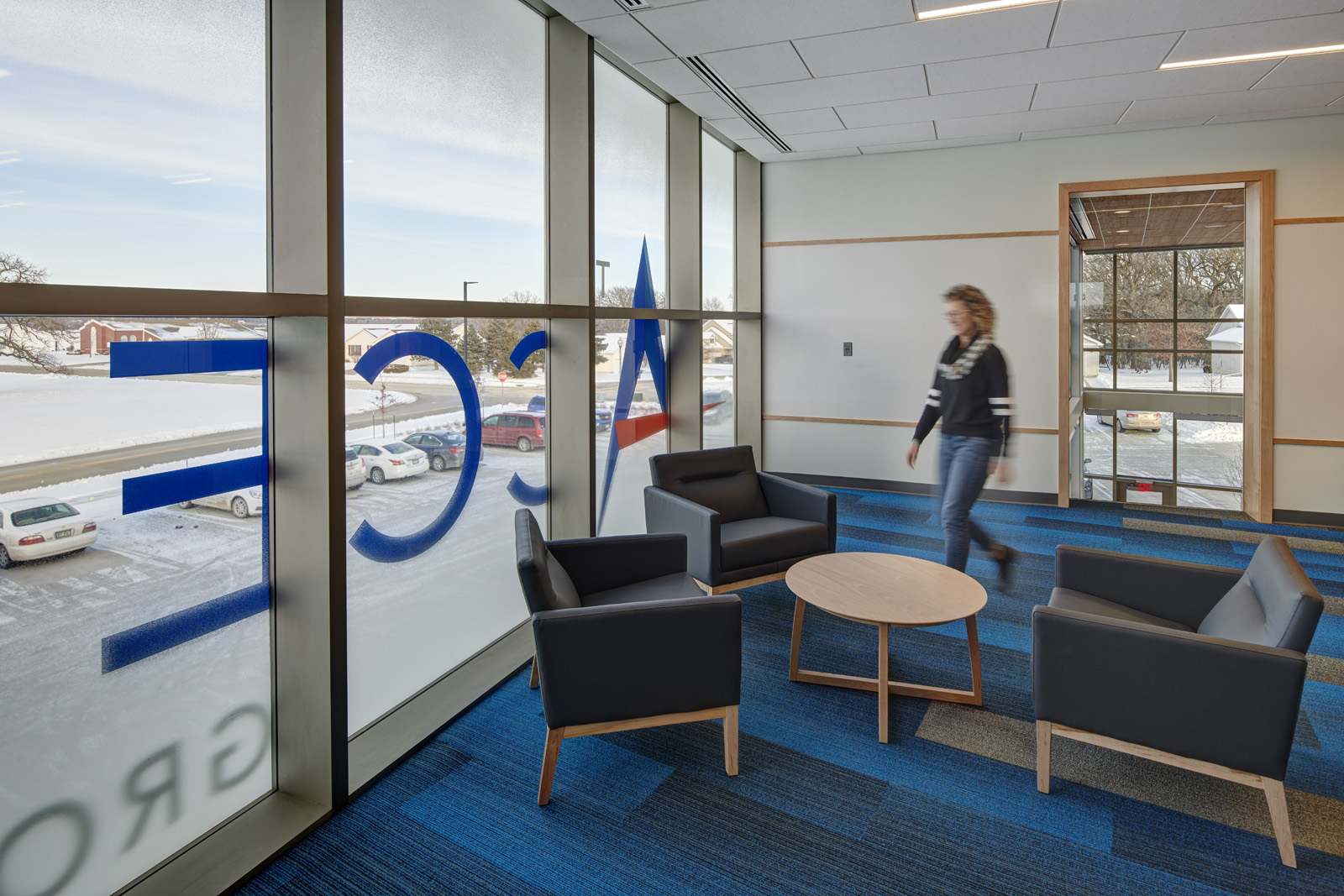 Informal collaboration space near meeting rooms and offices.